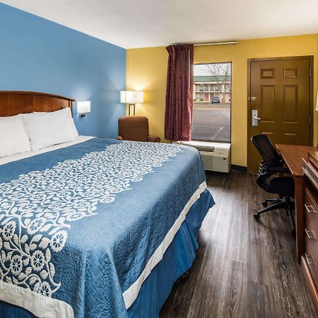 Days Inn By Wyndham Oak Grove/Ft. Campbell Exterior photo