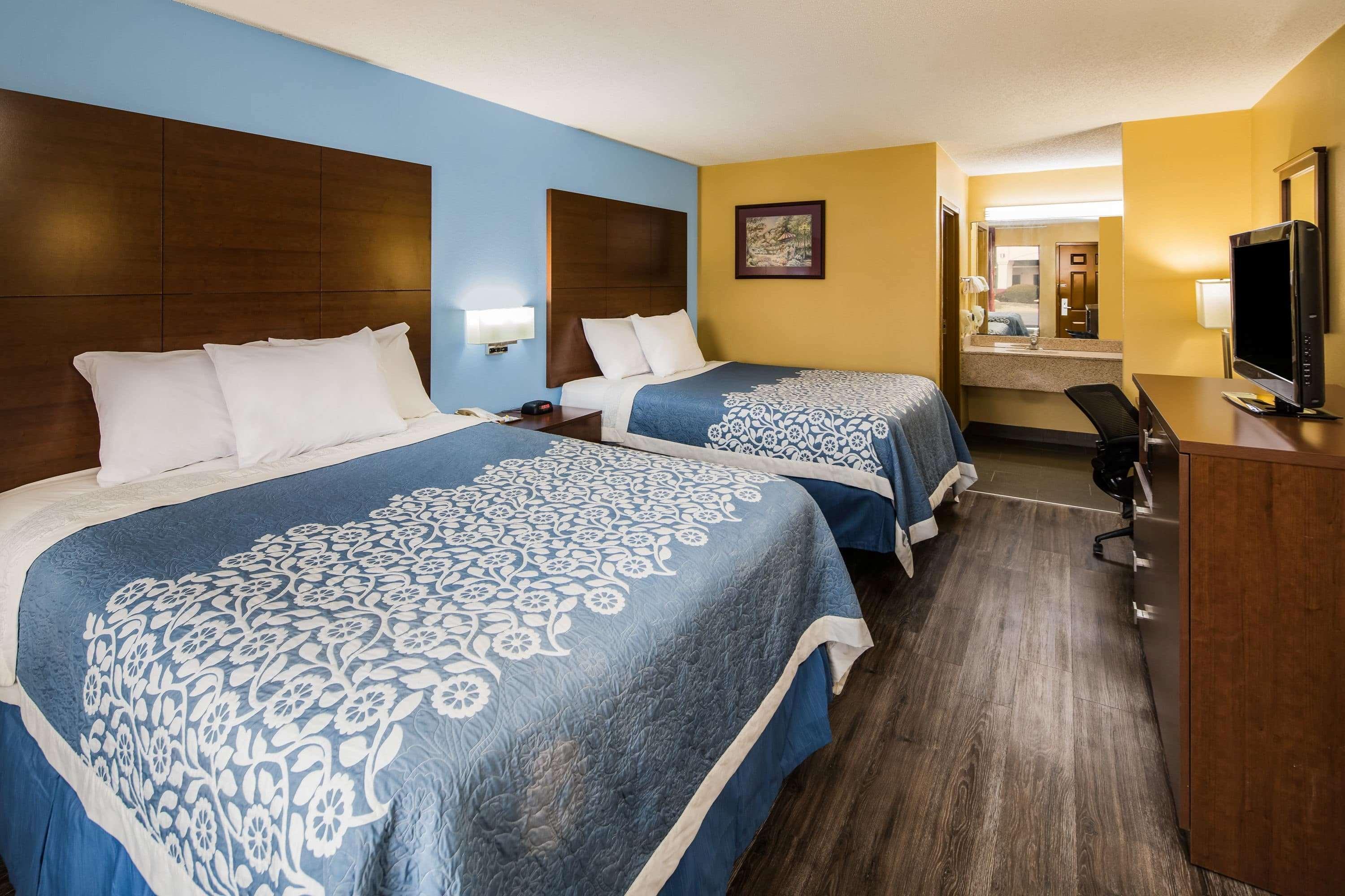 Days Inn By Wyndham Oak Grove/Ft. Campbell Exterior photo