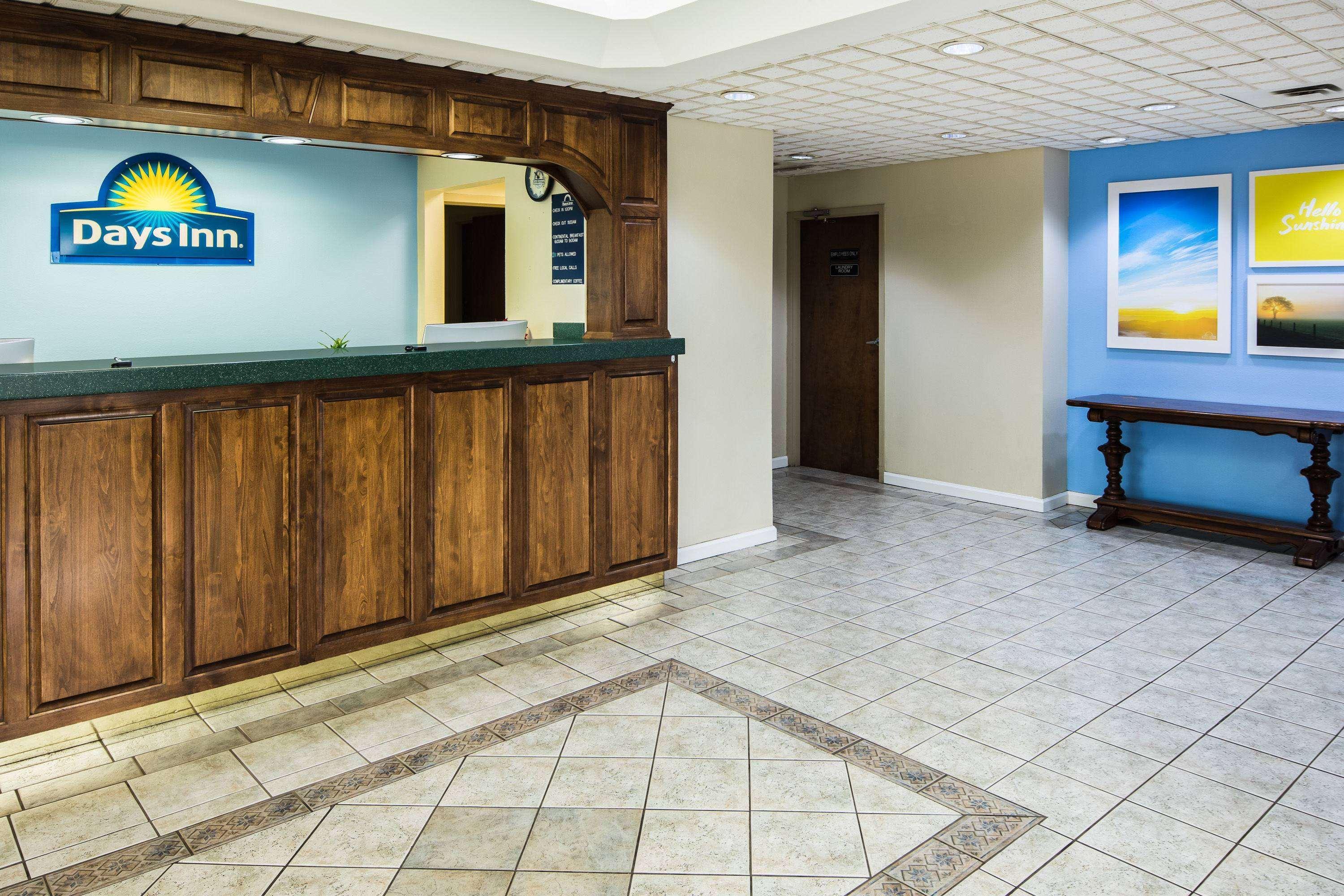 Days Inn By Wyndham Oak Grove/Ft. Campbell Exterior photo