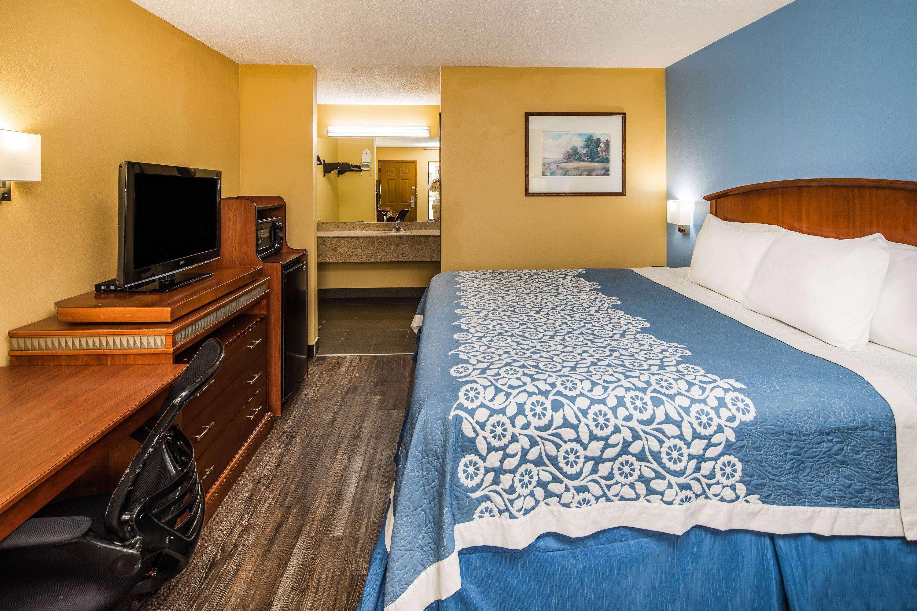 Days Inn By Wyndham Oak Grove/Ft. Campbell Exterior photo