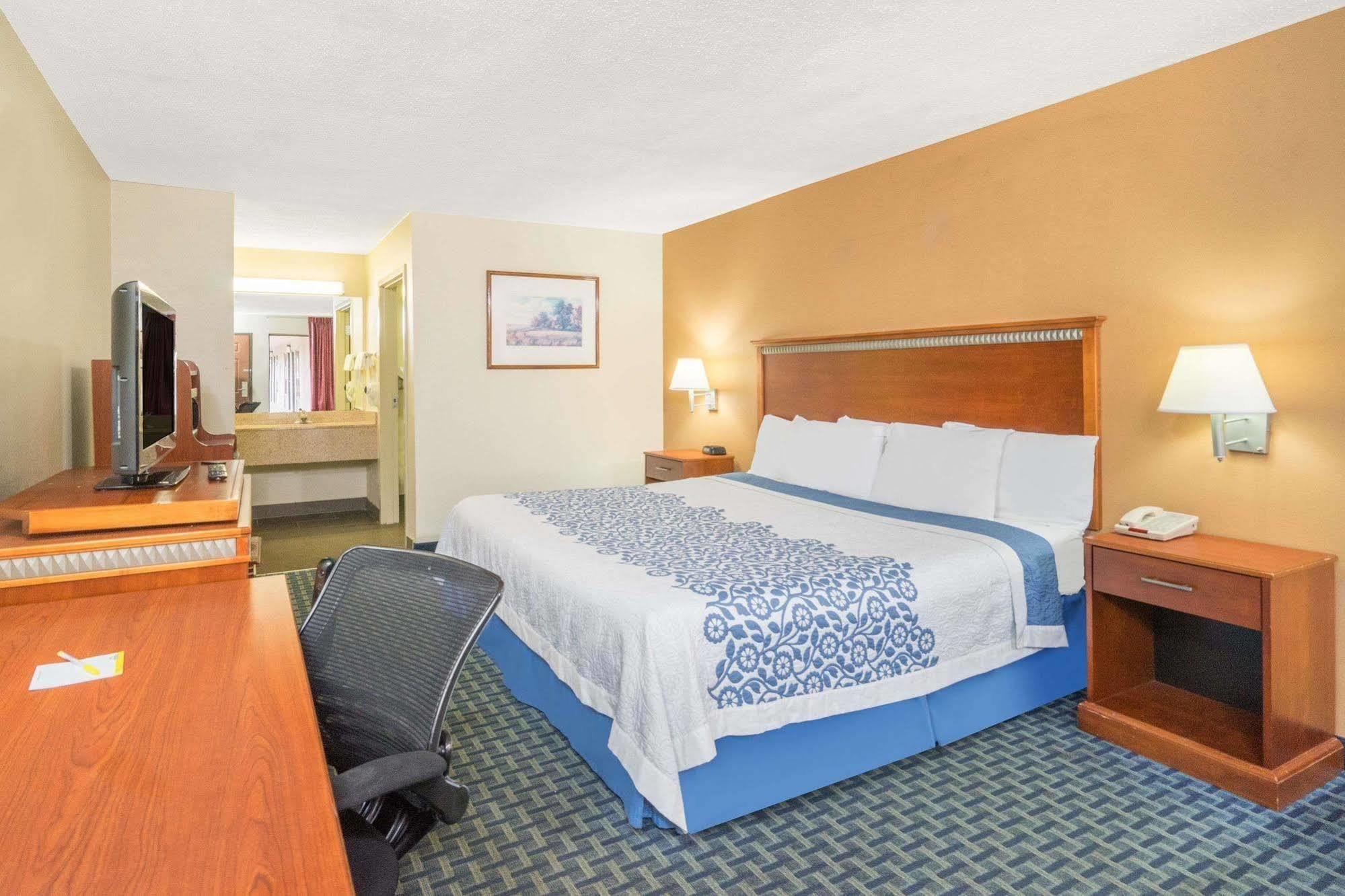 Days Inn By Wyndham Oak Grove/Ft. Campbell Exterior photo
