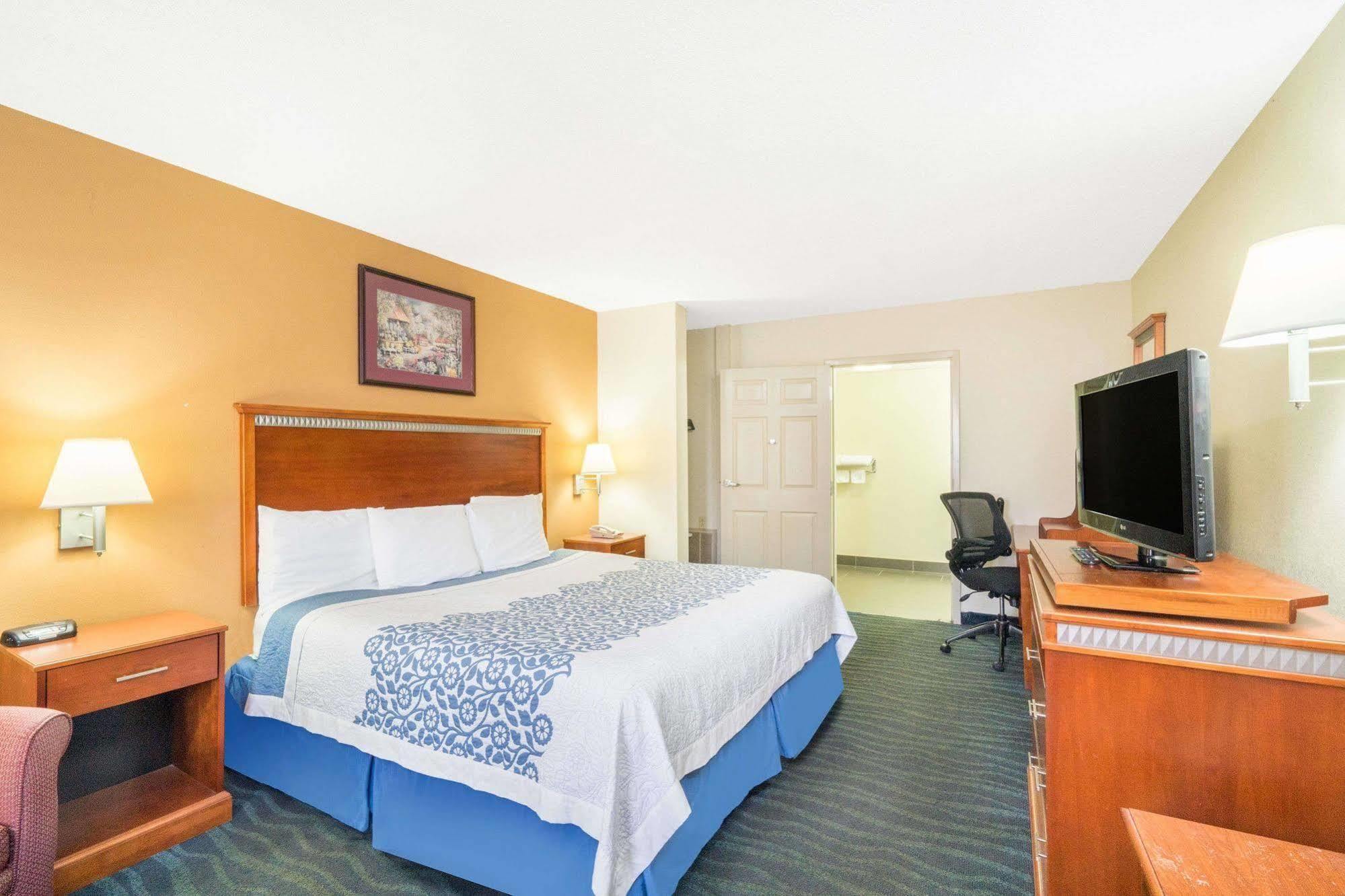Days Inn By Wyndham Oak Grove/Ft. Campbell Exterior photo