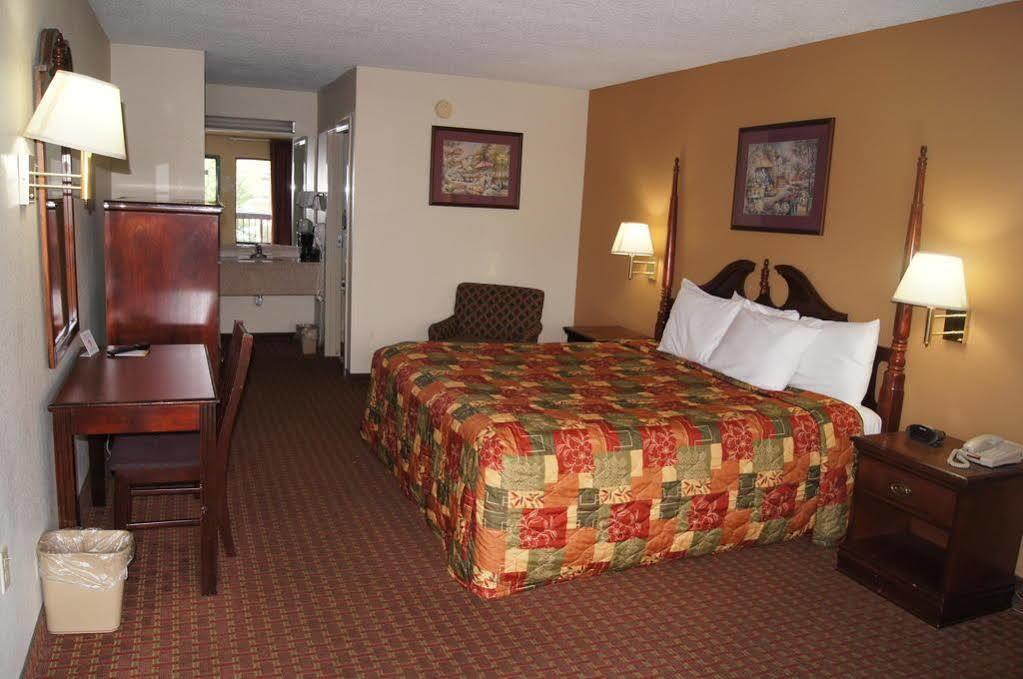 Days Inn By Wyndham Oak Grove/Ft. Campbell Exterior photo